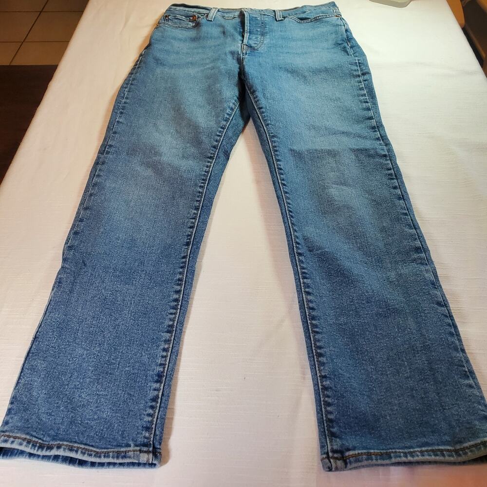 Levis Wedgie Straight Jeans Womens 28x28 Blue Denim Button Fly Stretch Pants